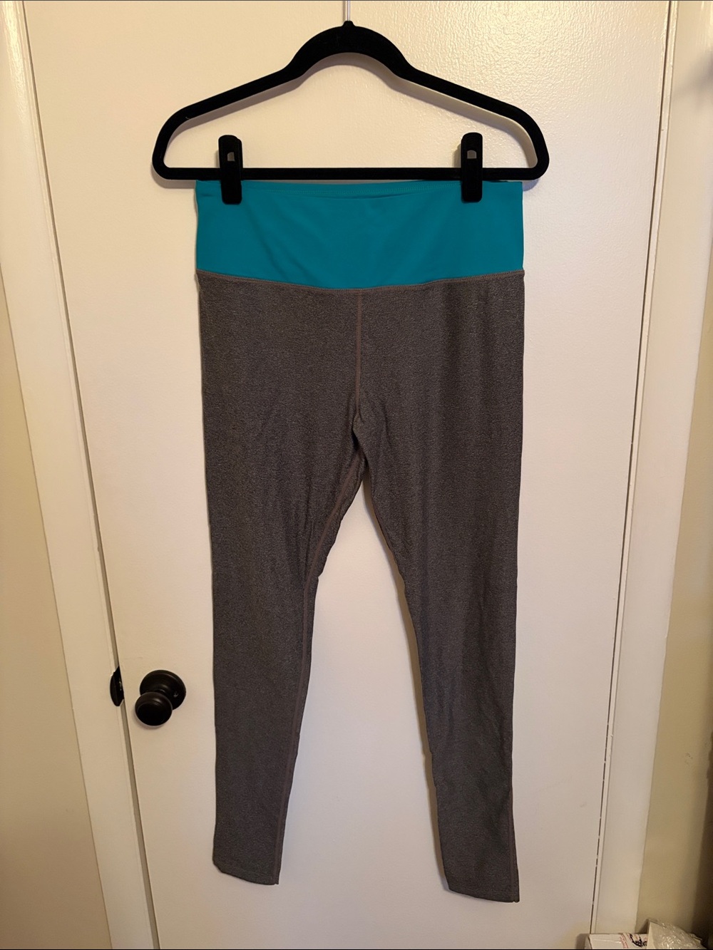 High-Rise Gray Leggings with Teal Waistband